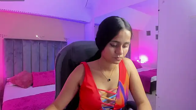 Giselle Roldan online show from May 7, 1:37 pm