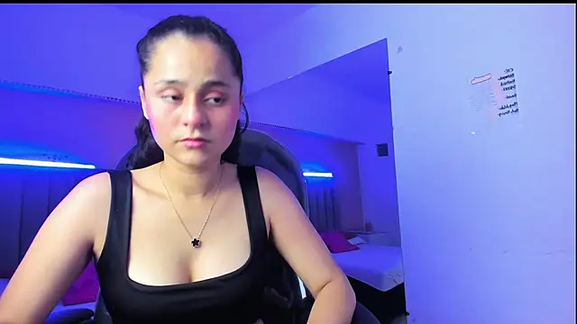 Giselle Roldan online show from May 23, 4:22 am
