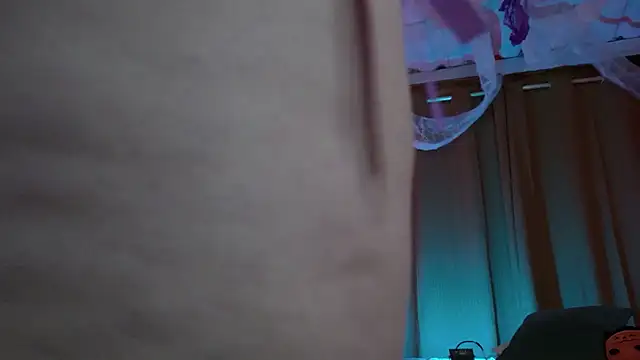 Little maeve online show from October 28, 10:25 pm