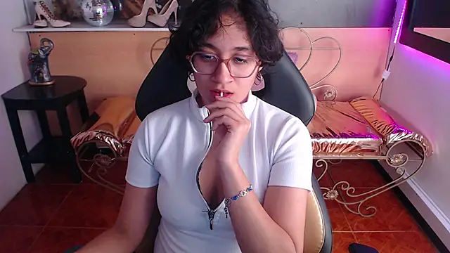 Lili Gomez  online show from October 28, 5:30 pm