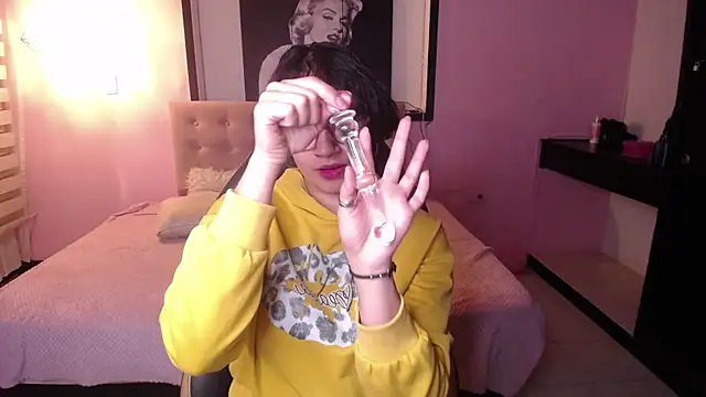 Lili Gomez  online show from November 9, 1:40 pm