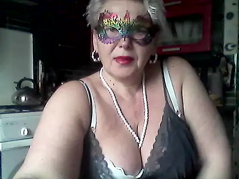 Lisa Suzie online show from April 30, 5:01 am