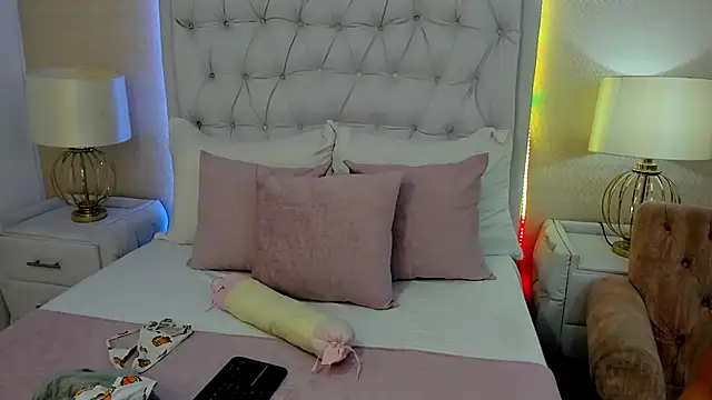 Snapshot of MiaLevitz chatting on September 21, 11:53 am MiaLevitz online show from September 21, 11:53 am