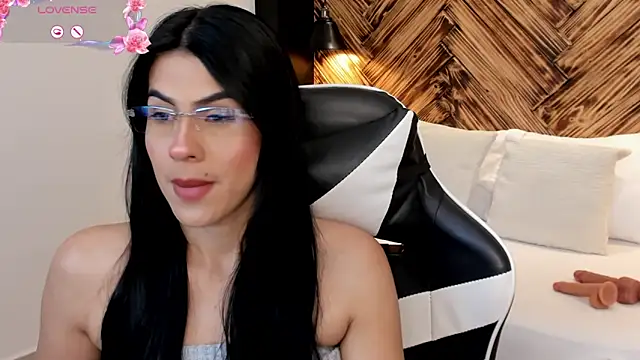 stephanya  online show from May 16, 7:35 pm