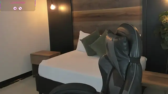 stephanya  online show from March 20, 7:52 pm