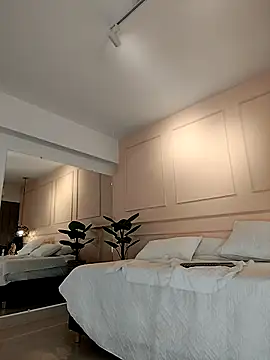 SHARONN     online show from October 15, 4:26 am