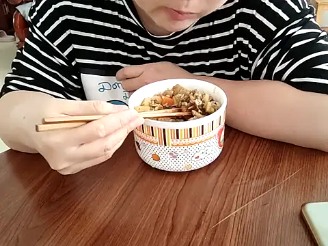 Weiwei5200 online show from May 1, 2:37 am
