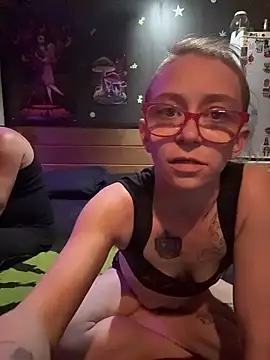 Stonermama666420 online show from April 30, 3:34 am