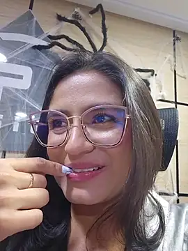 StefaBrown online show from October 28, 1:17 pm