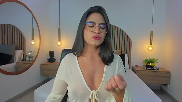 StefaBrown online show from October 6, 3:07 pm