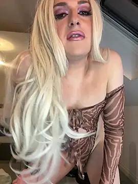 littlebambi26 online show from May 5, 9:40 pm
