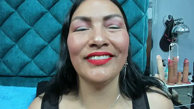 PENELOPELEWISs online show from May 7, 12:48 am