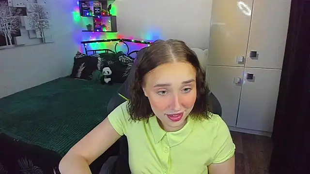 LinaTruly online show from March 2, 10:15 pm