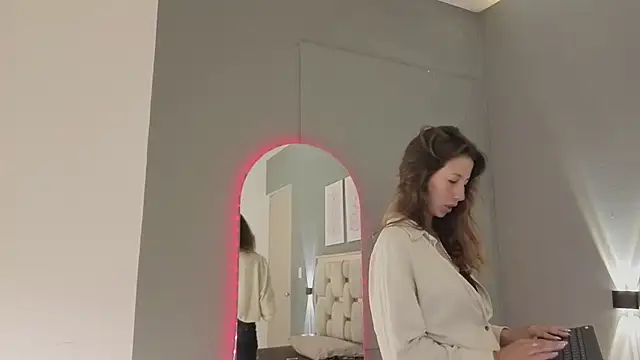 jolie lov online show from November 6, 1:39 pm