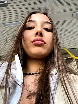 Snapshot of VelvetVixenI chatting on October 3, 12:32 pm VelvetVixenI online show from October 3, 12:32 pm