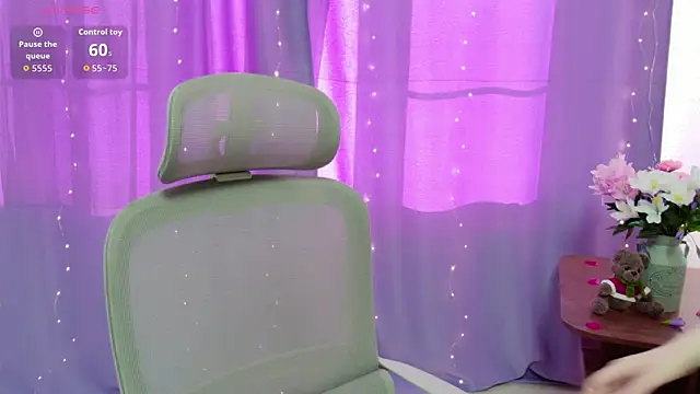 Lana  Cute  online show from May 7, 1:48 pm
