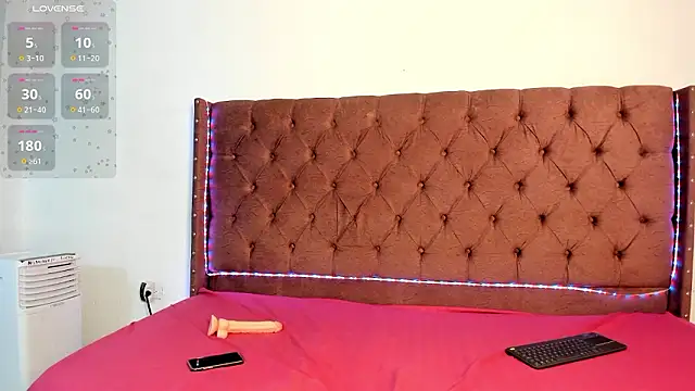 lau hotfox online show from February 19, 12:48 pm