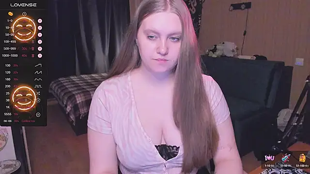 Snapshot of Alice_Dreamgirl_ chatting on October 1, 9:47 am Alice Dreamgirl online show from October 1, 9:47 am