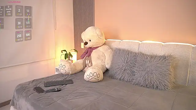 johanafox  online show from March 19, 10:36 pm