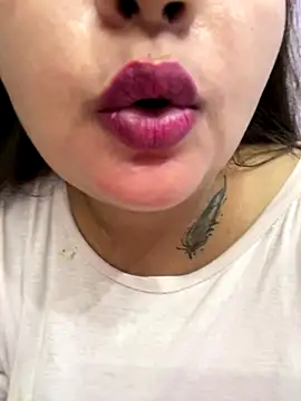 leylafleece online show from September 14, 1:53 pm