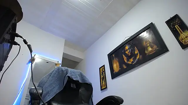 NikolSexyHot online show from May 24, 9:14 pm