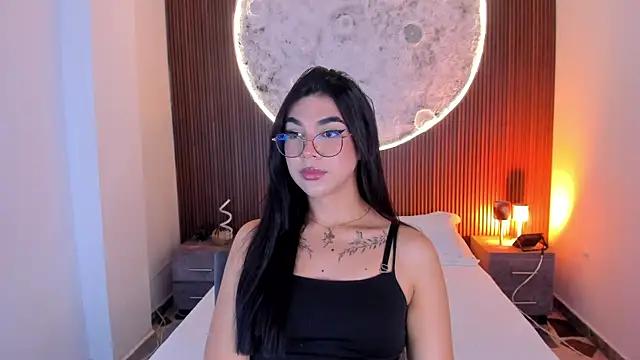 RoseCassie online show from May 8, 2:20 pm