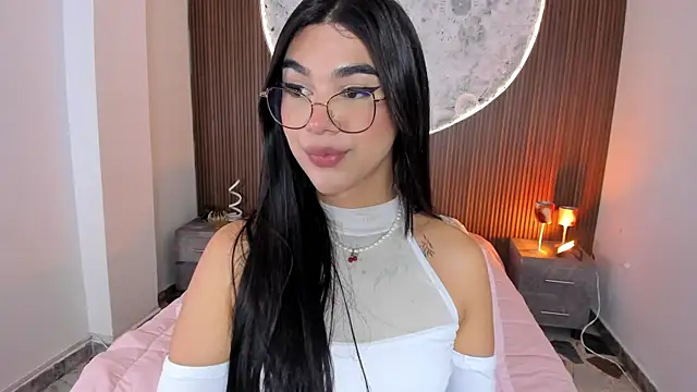 RoseCassie online show from May 14, 4:35 pm