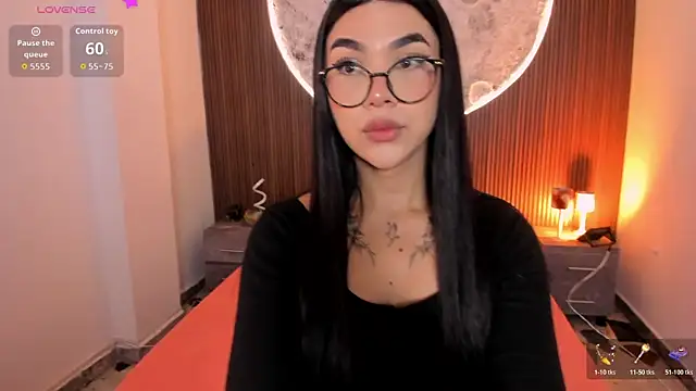 RoseCassie online show from May 7, 2:10 pm