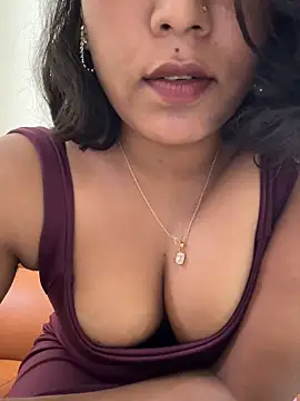 Snapshot of priyadevi17 chatting on September 18, 5:17 am priyadevi17 online show from September 18, 5:17 am