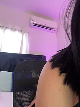 Lily Woodz online show from May 12, 7:31 pm
