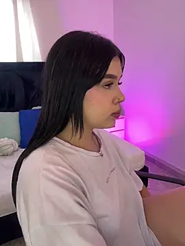 Lily Woodz online show from May 18, 6:58 pm