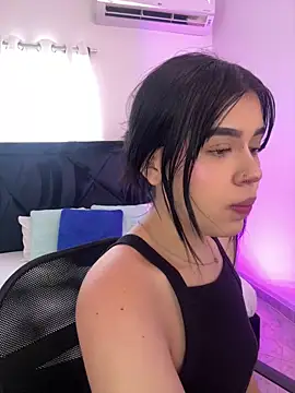 Lily Woodz online show from May 6, 7:51 pm