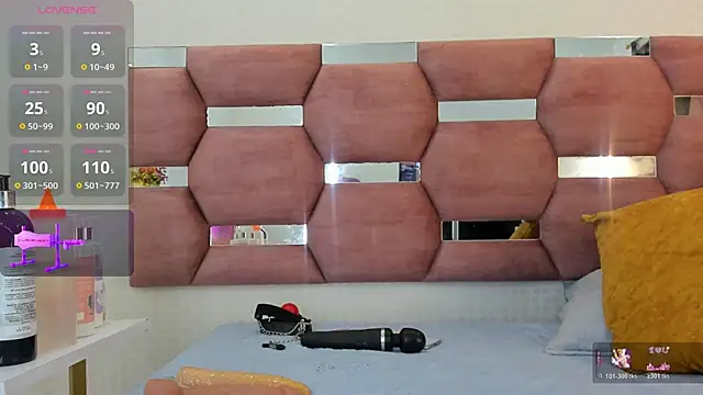 celeste smmith  online show from December 3, 12:40 pm