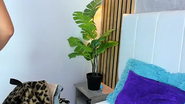 Samantha Good online show from April 5, 11:42 am