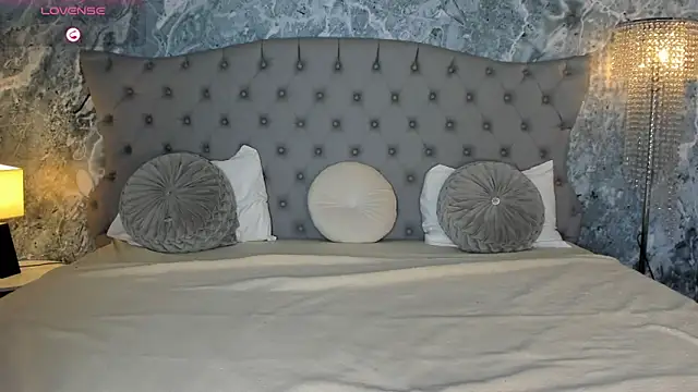 LucyLovelyy online show from May 26, 3:06 am