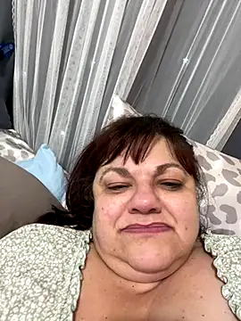 Snapshot of Luciouslouise72@xh chatting on October 2, 1:16 pm Luciouslouise72xh online show from October 2, 1:16 pm