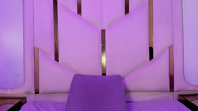 IsabellRodriguez18 online show from May 15, 3:32 am