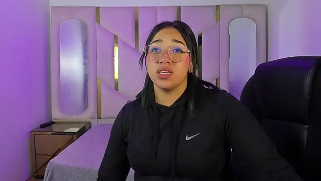 IsabellRodriguez18 online show from May 23, 3:49 am