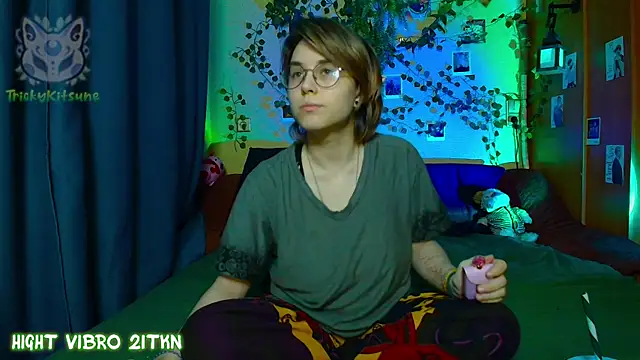 TrickyKitsune online show from May 11, 4:04 pm