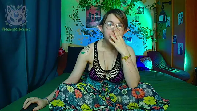 TrickyKitsune online show from May 10, 3:58 pm