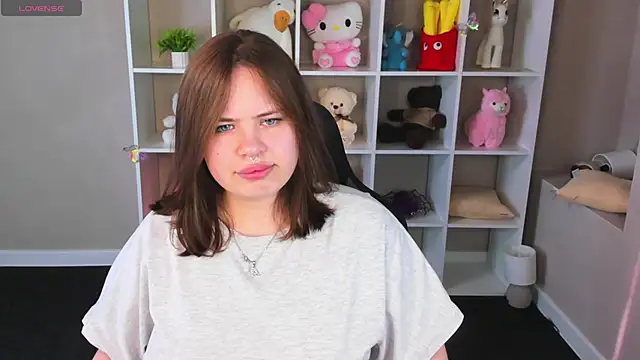 EricaElliott online show from May 20, 9:17 am