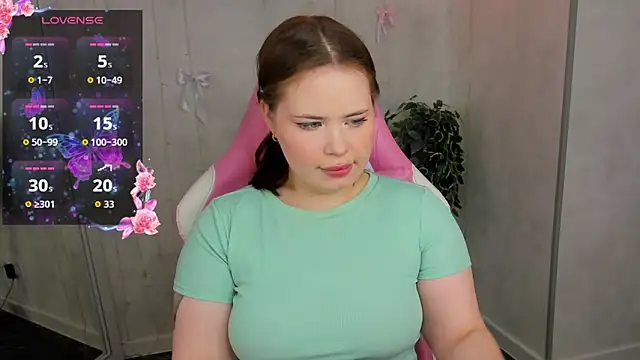 EricaElliott online show from April 5, 9:30 am