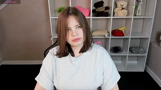 EricaElliott online show from May 6, 9:57 am