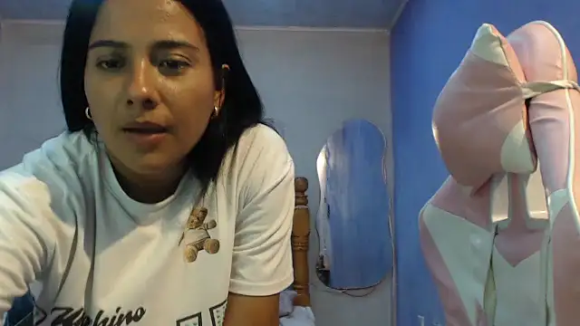 Coral0403 online show from December 14, 8:47 pm