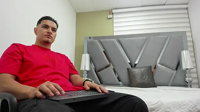 DAVID VICTORIAA online show from May 22, 12:58 pm