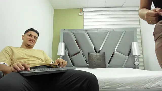 DAVID VICTORIAA online show from May 26, 1:10 pm