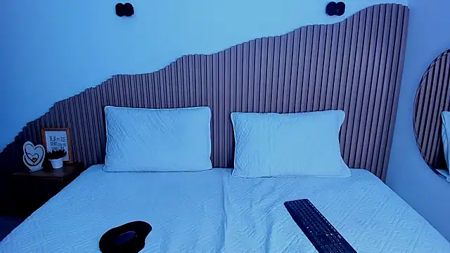 Annie kurt  online show from November 29, 9:08 pm