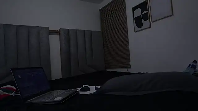 BIGFEETWOMAN99 online show from April 1, 3:20 pm