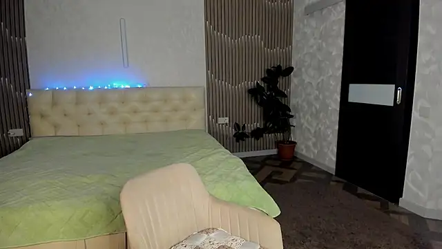 Monica Weiss online show from October 23, 7:20 pm