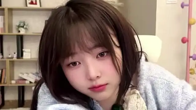 Chenjing0 online show from May 22, 12:47 pm